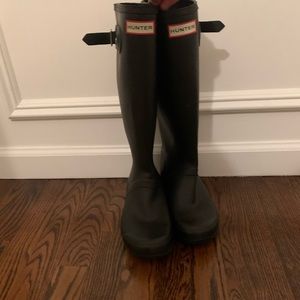 HUNTER BLACK ADJUSTABLE TALL WATERPROOF RAINBOOT
